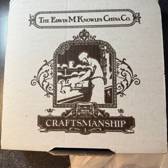 Charming Winter Wildlife Decorative Plate. “Sharing” by Edwin M.Knowles. - Picture 4 of 8